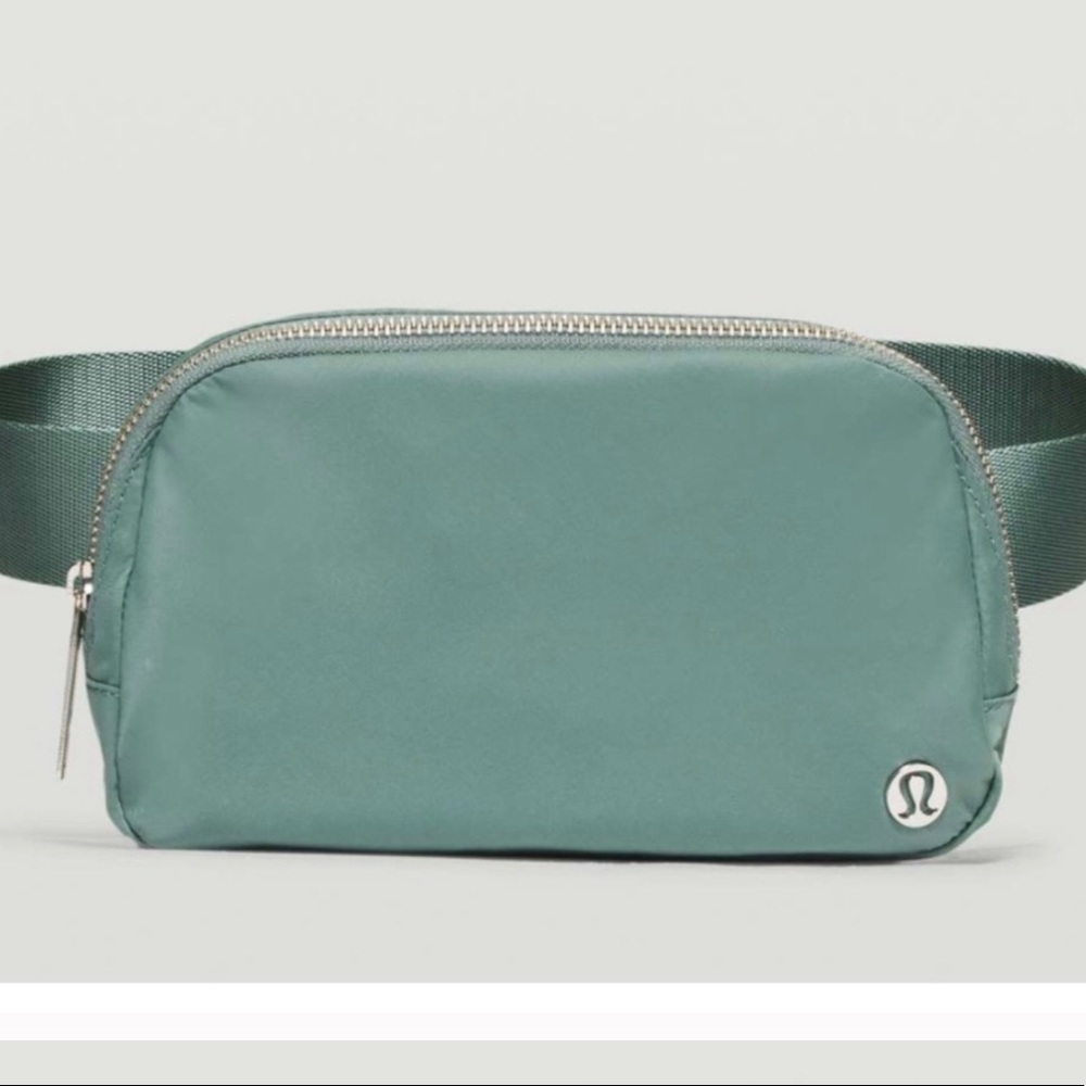 lululemon Everywhere Belt Bag in Tidewater Teal